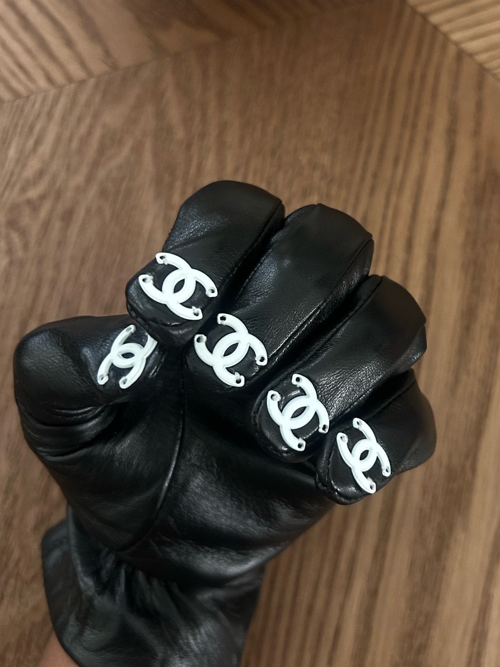 CHANEL Black Leather Women's Gloves with White CC Fingertip Logos - Picture 2 of 3
